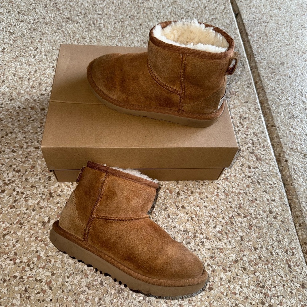 UGG Brown Kids Boots - Picture 6 of 9